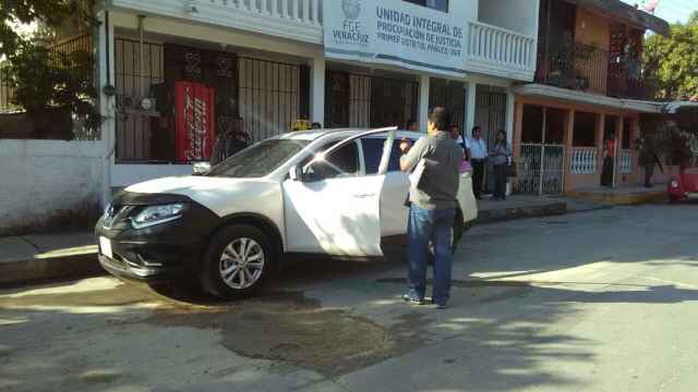 Vista general del vehículo donde fue asesinada la fiscal Yendi Guadalupe Torres Castellanos.