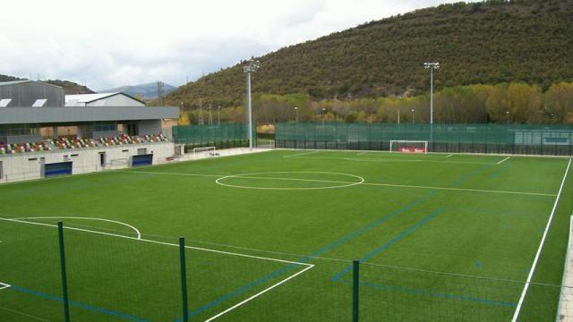 Un campo de fútbol.