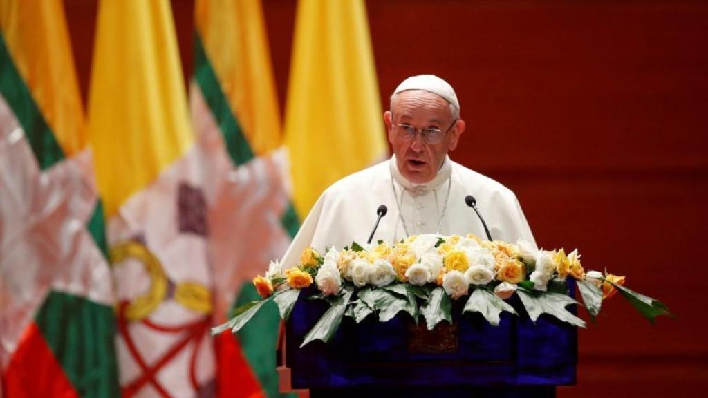 El papa Francisco da un discurso en el Centro Internacional de Convenciones de Naipyidó (Birmania).