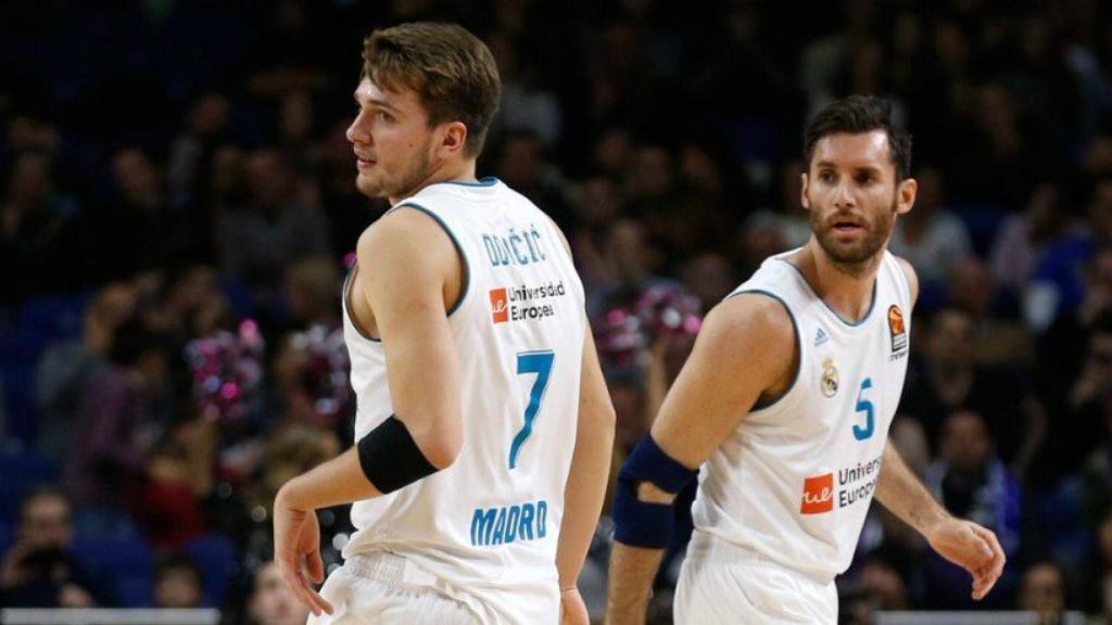 Luka Doncic y Rudy frente al Estrella Roja. Foto: @RMBaloncesto