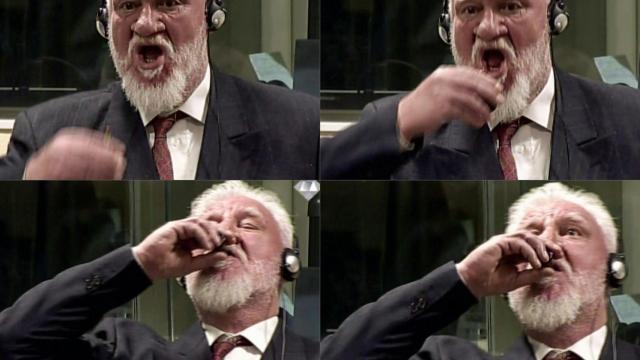 El ex militar bosnio croata Slobodan Praljak en el momento de ingerir el veneno que lo mató.