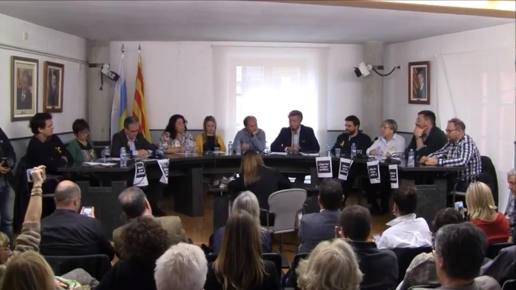 Pleno del Ayuntamiento de Sant Hipòlit en el que le quitaron la alcaldía a Xavi Vilamala