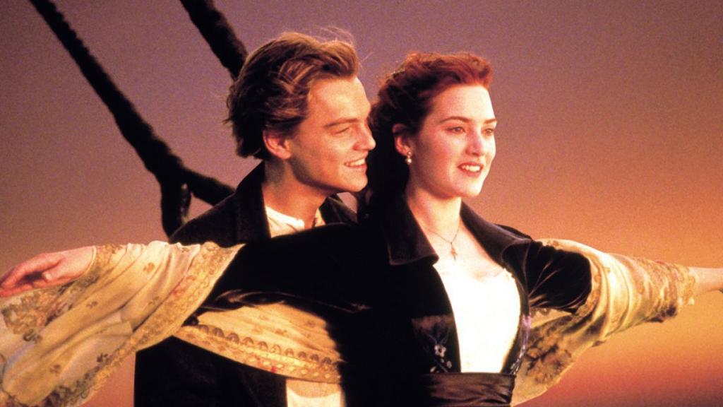 Leonardo DiCaprio y Kate Winslet en Titanic.