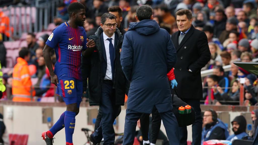 Samuel Umtiti al abandonar el campo ante el Celta de Vigo.