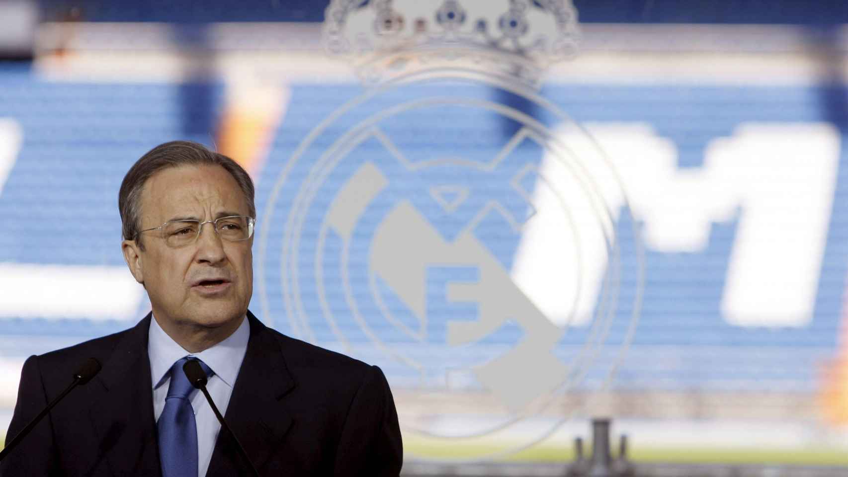 Florentino Pérez durante un discurso en el palco del Bernabéu.