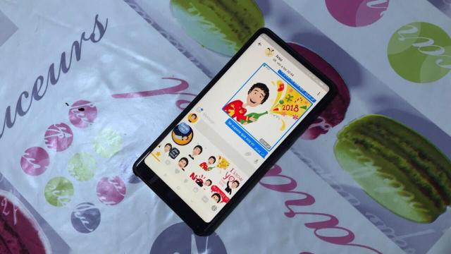 Mirror Keyboard crea stickers personalizados, y solo necesita un selfie