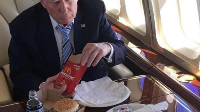 El menú McDonald's de Trump: dos Big Macs, dos filetes de pescado y batido de chocolate