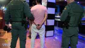 Uno de los tres detenidos por la Guardia Civil. Los delincuentes tenían antecedentes por tráfico de drogas, extorsión y lesiones.