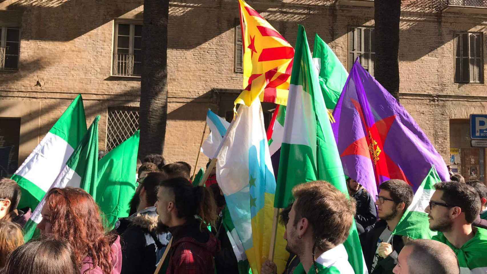 En la manifestación andalucista del domingo se vieron esteladas y otras banderas independentistas