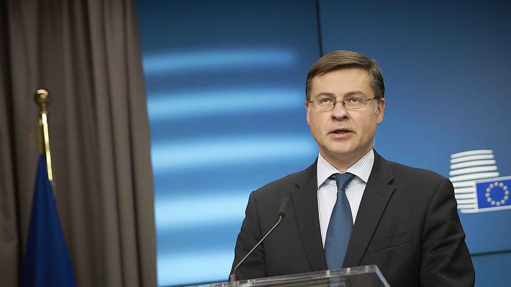 El vicepresidente Dombrovskis, durante la rueda de prensa del Ecofin