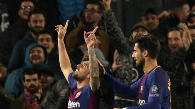 Alcácer celebra con André Gomes su gol.