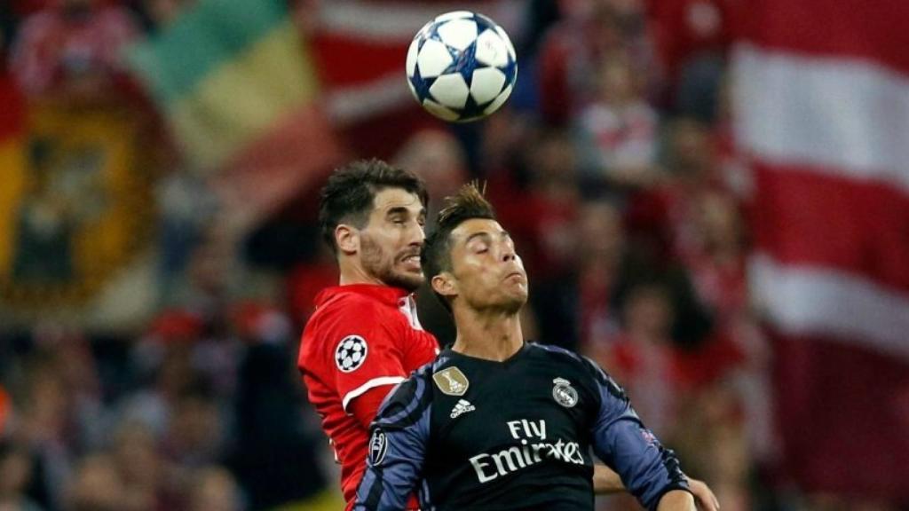 Cristiano salta con Javi Martínez