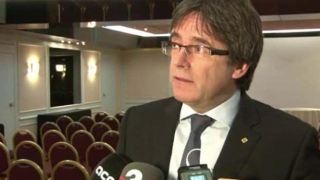 Carles Puigdemont hace declaraciones a sus medios afines en la ópera de Gante.