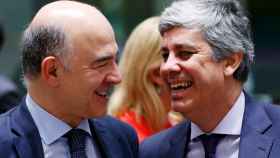 El comisario Moscovici conversa con el nuevo presidente del Eurogrupo, Mário Centeno