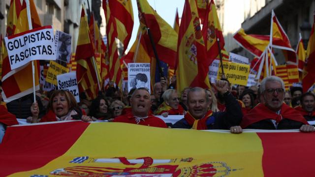 Imagen de la manifestación, con el lema Caminem Junts! Respeto y Convivencia.