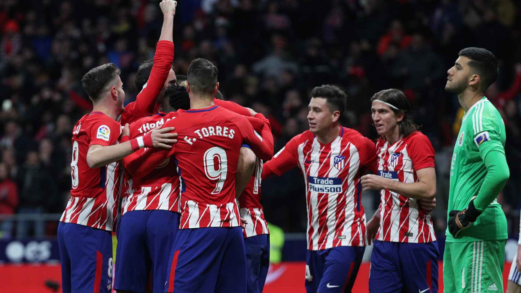 Los jugadores del Atlético celebran el gol de Griezmann ante la Real Sociedad.