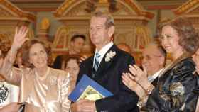 Miguel I de Rumanía junto a su mujer (izquierda) y la reina Sofía.