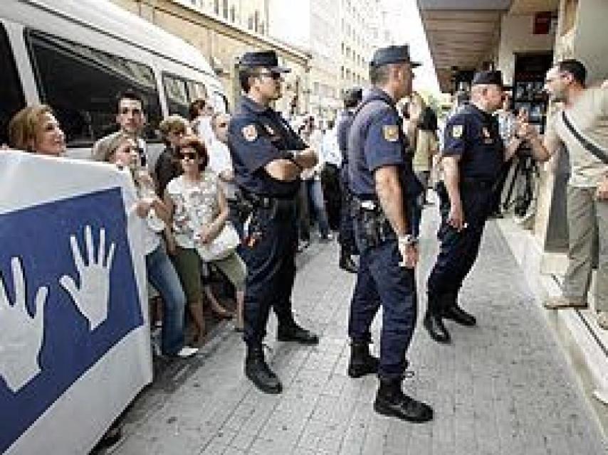 Camejo Gallardo, al frente, durante una intervención en Pamplona.