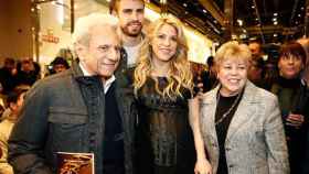 William Mebarak y Nidia Ripoll junto a Shakira y Piqué.
