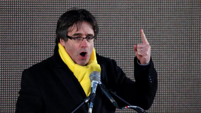 Puigdemont se dirige a los 45.000 manifestantes independentistas en Bruselas