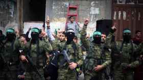 Militantes de Hamás, durante un desfile militar celebrando los 30 años de la organización.