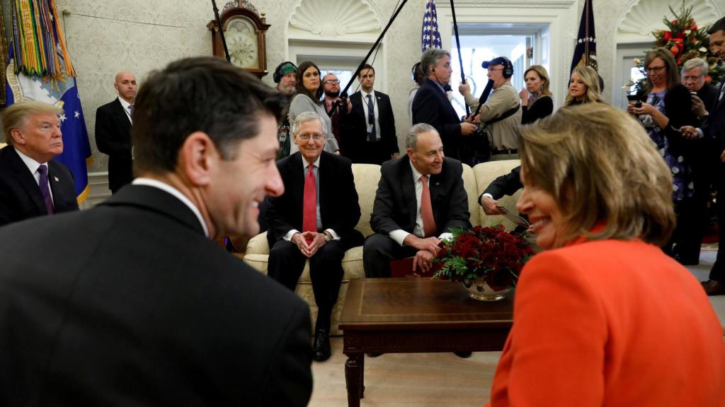 Otro momento de la reunión de Trump con los líderes del Congreso.