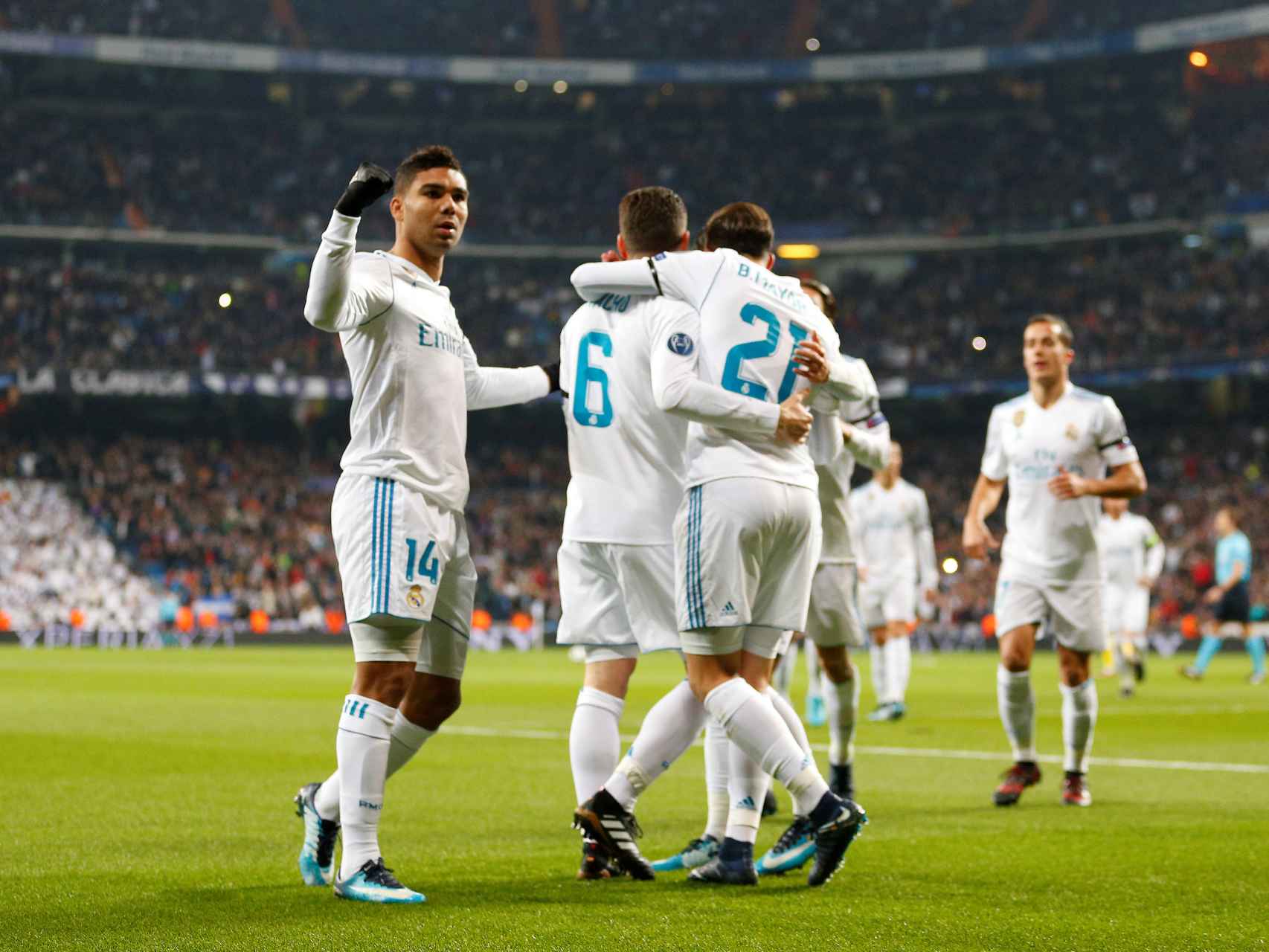 Los jugadores del Real Madrid celebran un gol ante el Dortmund.