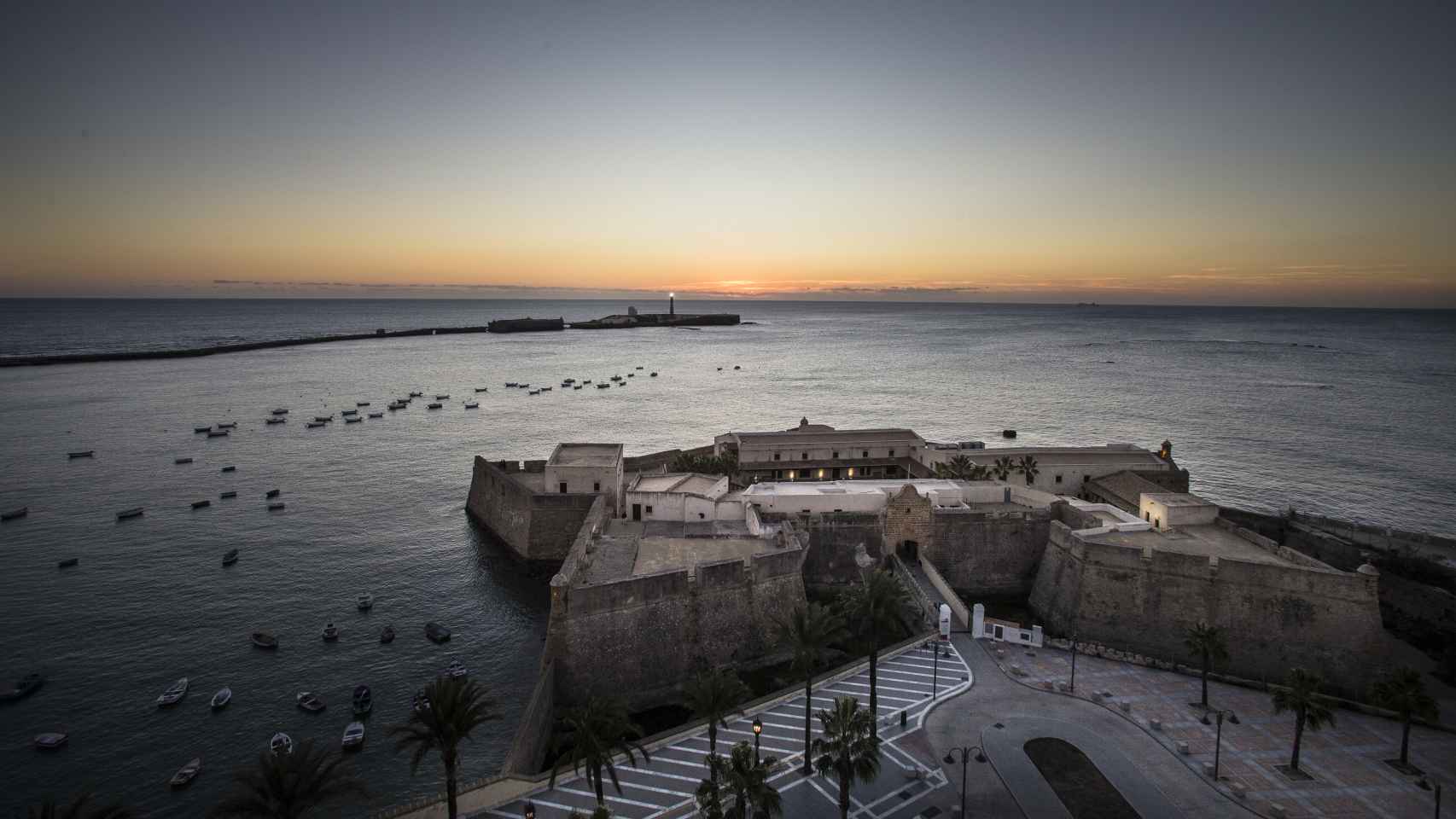 Castillo de Santa Catalina, antiguo penal militar de Cádiz, en la playa de la Caleta.