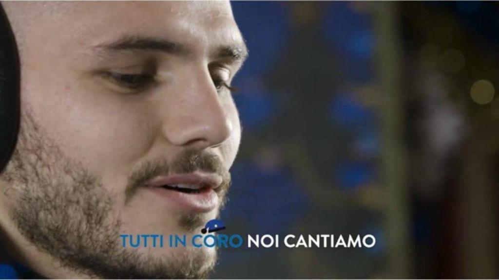 Icardi canta un villancico