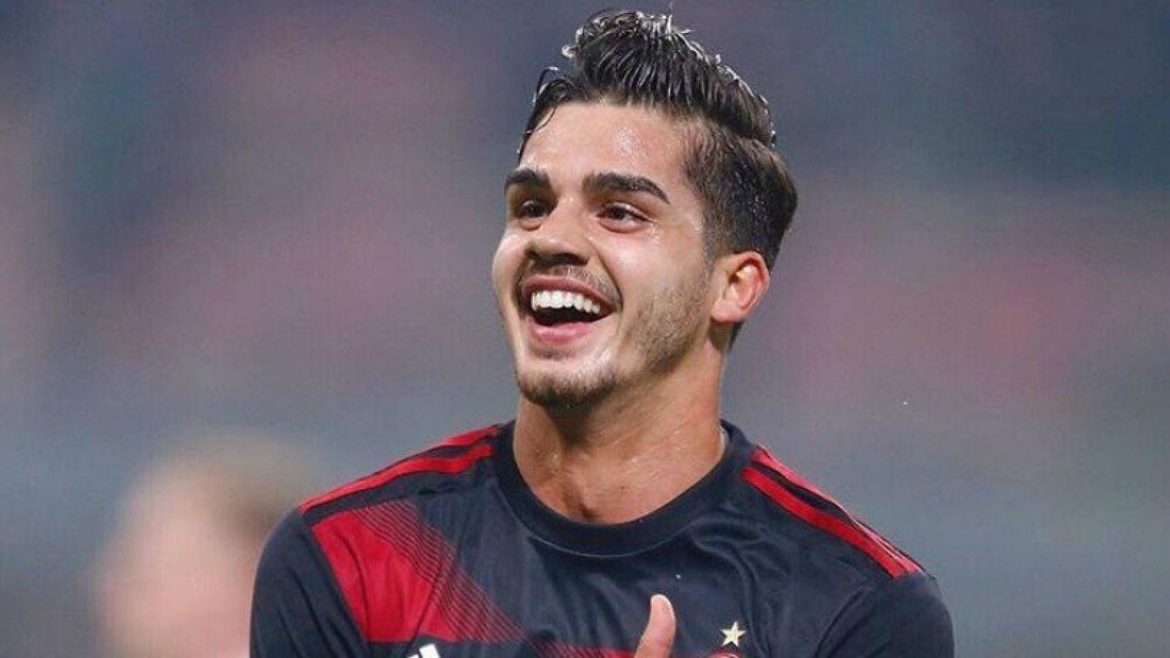 André Silva, en un partido con el Milan. Foto. Twitter (@andresilva19)