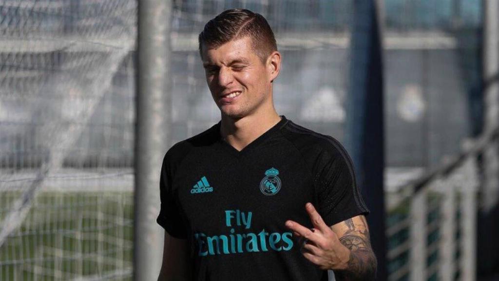 Kroos posa. Foto Twitter (@ToniKroos)