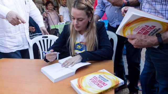 Lilian Tintori, mujer de Leopoldo López, ha sido una de las encargadas de presentar el libro.