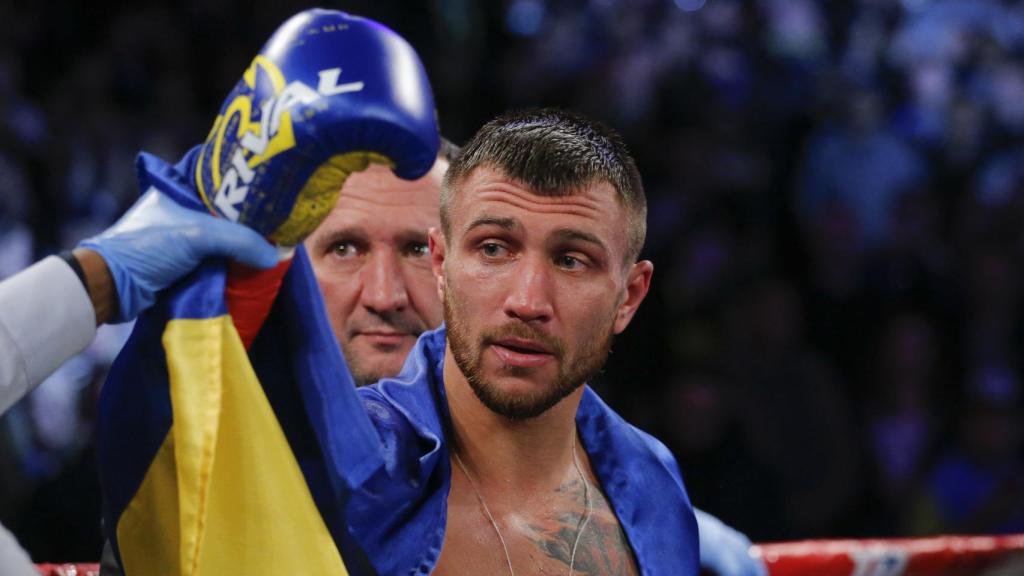 Lomachenko celebra su victoria.