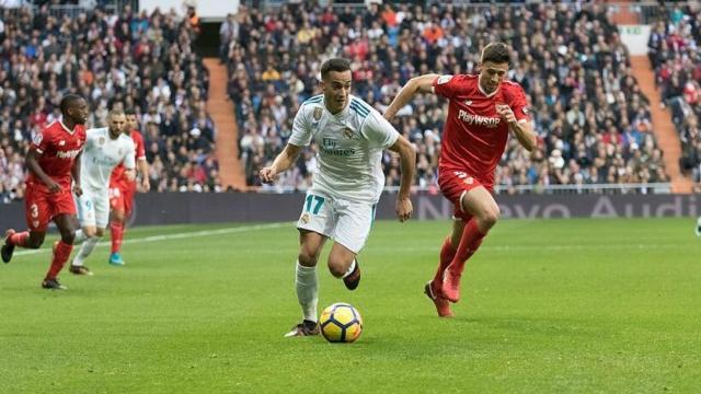 Lucas Vázquez conduce el balón. Foto: Pedro Rodríguez / El Bernabéu