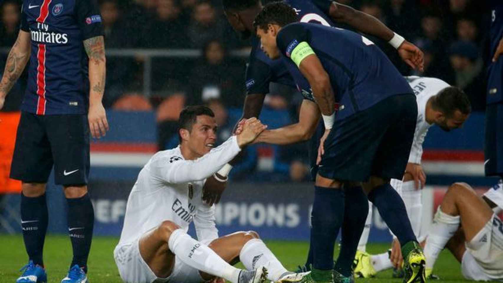 Cristiano junto a Thiago Silva en el PSG - Real Madrid de 2015.