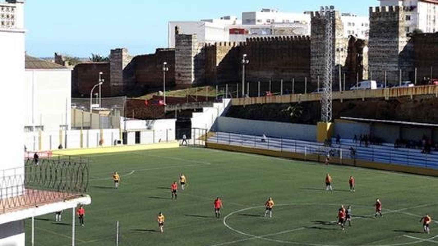 Un campo de fútbol en Ceuta.
