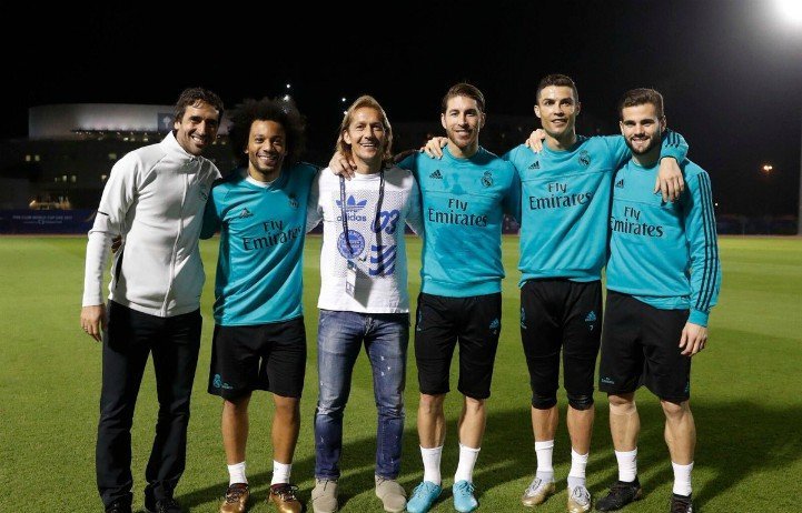 Míchel Salgado visita al Real Madrid en Abu Dhabi