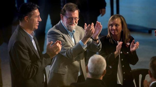 Marisa Xandri, junto con el presidente Mariano Rajoy y Xavier García Albiol.