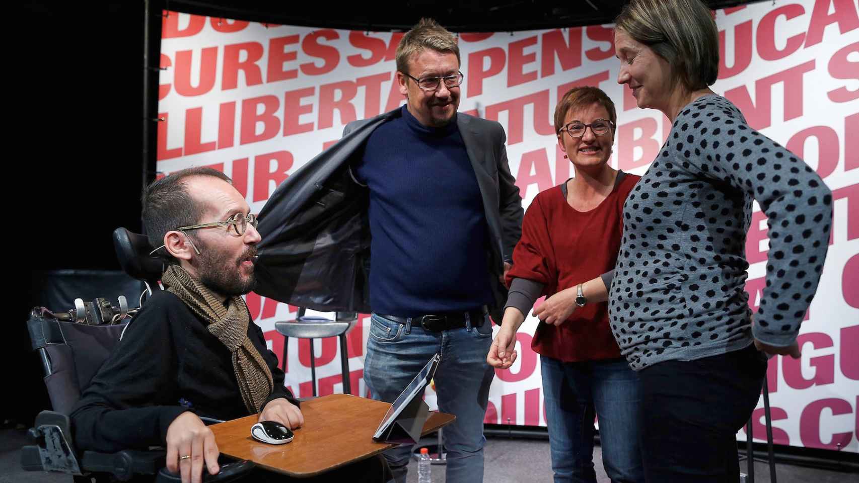 Ribas, en un acto con el cabeza de cartel, Xavier Domènech, y Pablo Echenique, de Podemos.