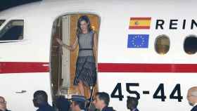 La reina, a su llegada a Senegal.