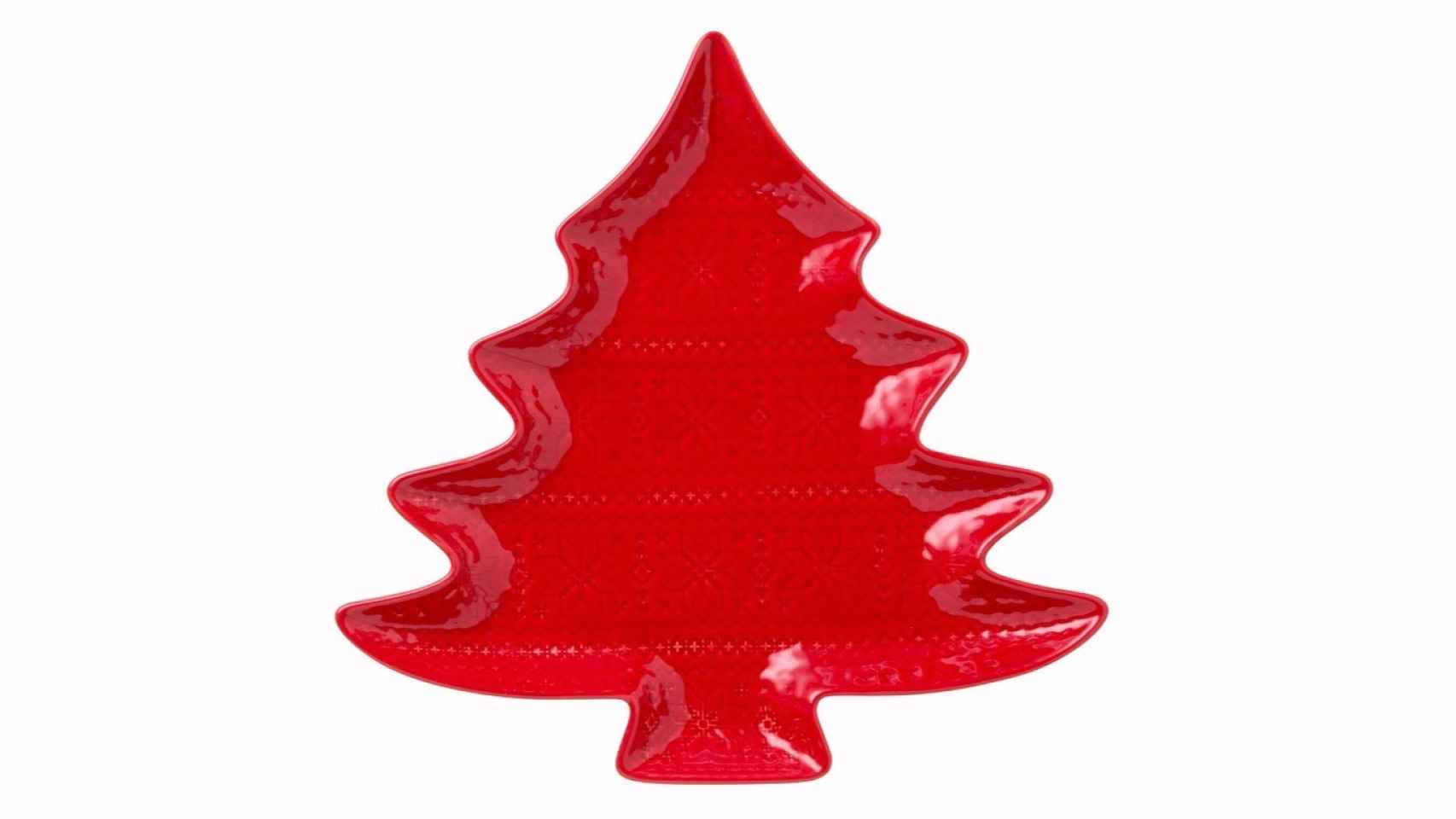 Fuente con forma de árbol navideño en rojo para el centro de la mesa, perfecto para servir cualquier aperitivo o postre, un básico de la tendencia Navidad Tradicional. Puedes ver más propuestas aquí.