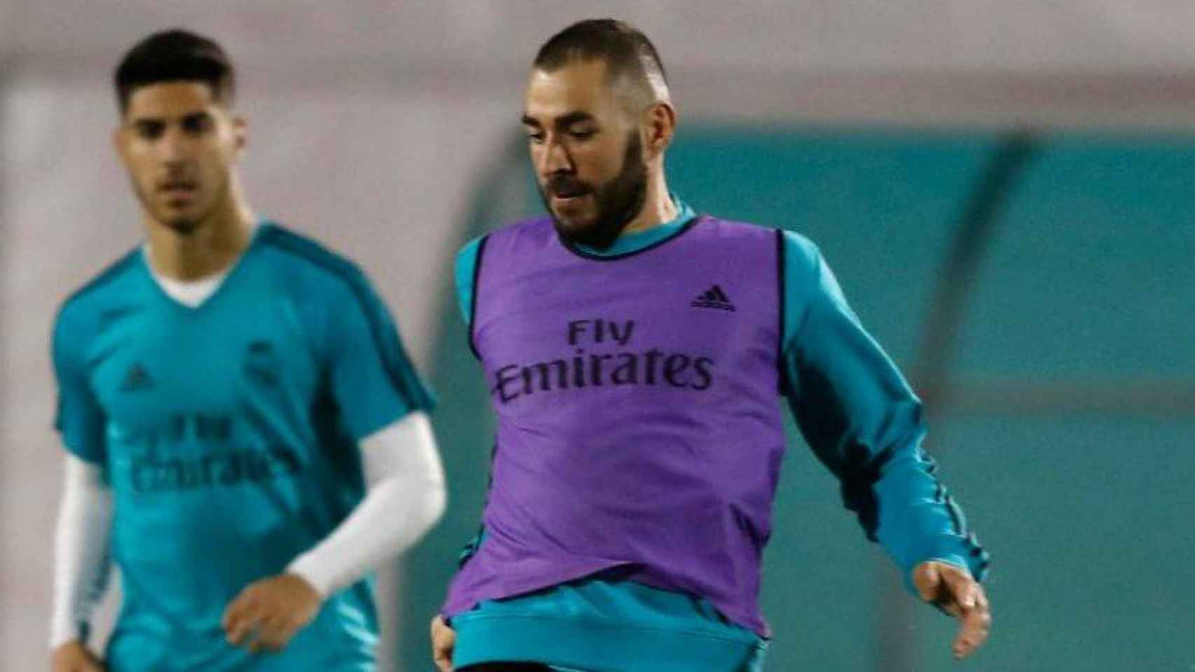 Benzema entrena en Abu Dhabi
