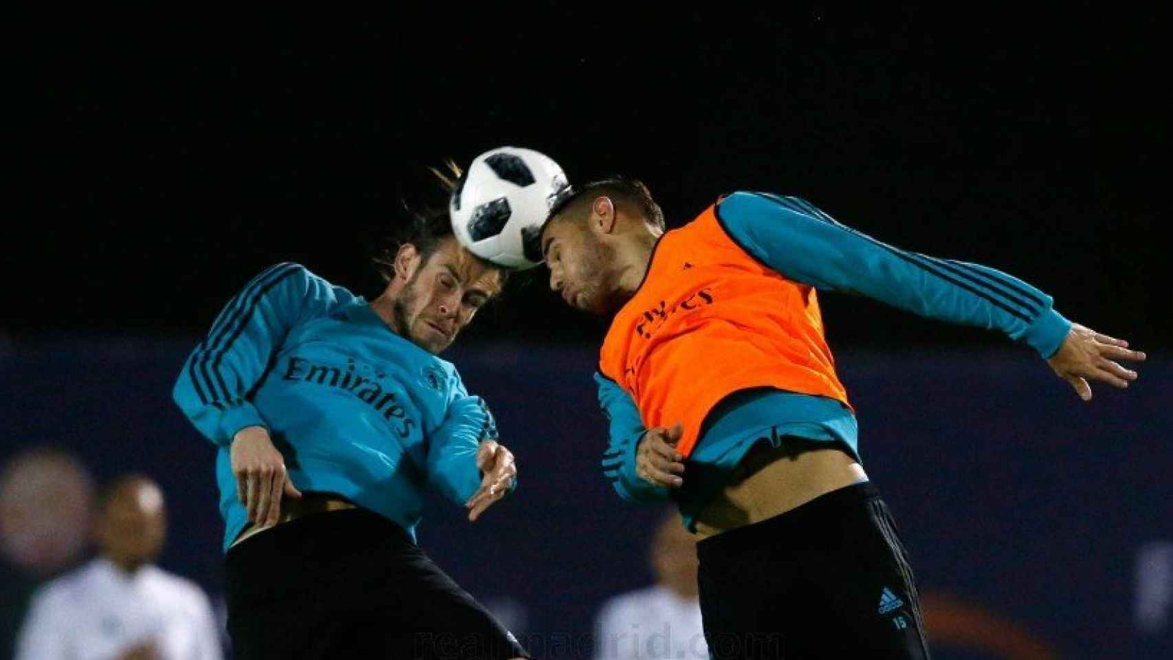 Gareth Bale y Theo Hernández, en el entrenamiento de Abu Dhabi