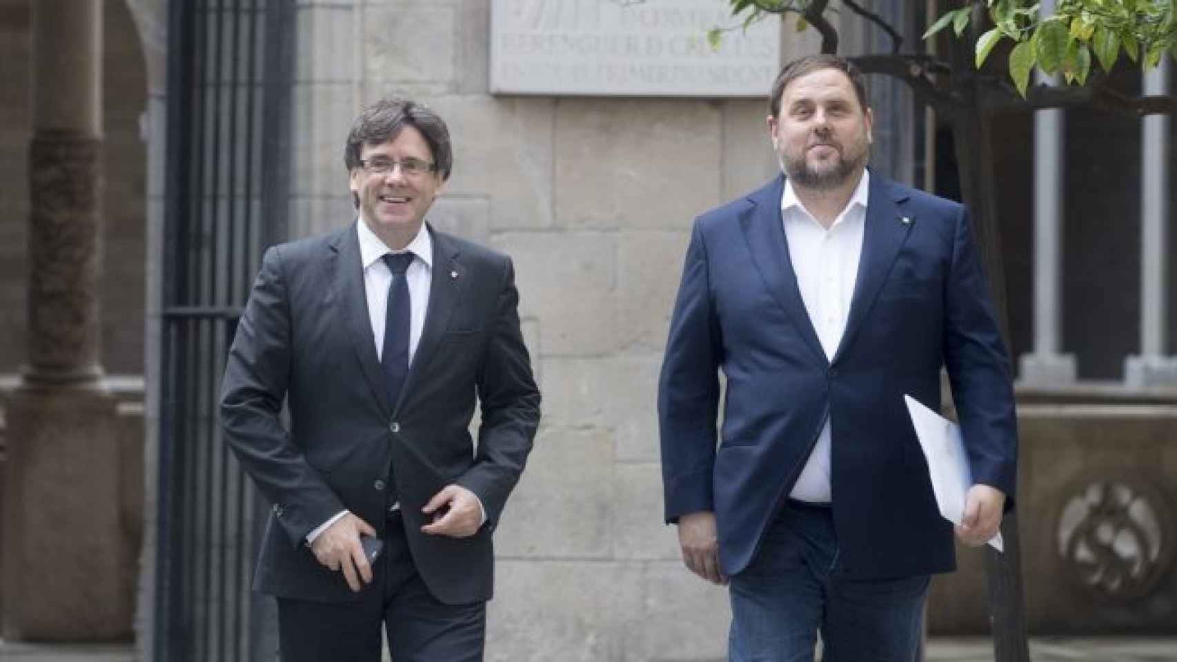 Carles Puigdemont y Oriol Junqueras, uno en Bruselas; y el otro en la cárcel.
