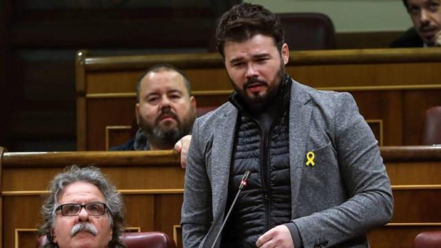 Rufián sigue la bronca con Pérez-Reverte y se lleva un zasca anticipado