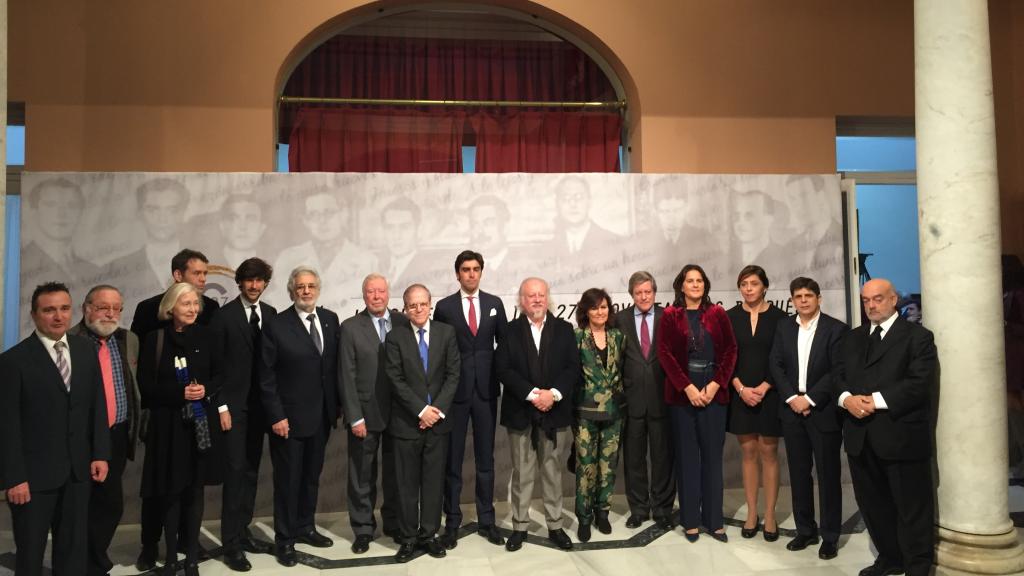 Perera junto a los intelectuales y deportistas que han conmemorado la generación del 27.