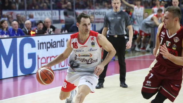 Pedro Llompart en un partido con el Reggio Emilia.