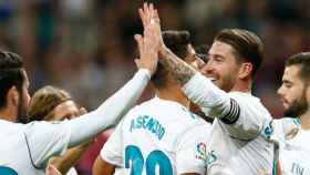 Los jugadores del Madrid celebran el gol de Asensio contra el Eibar