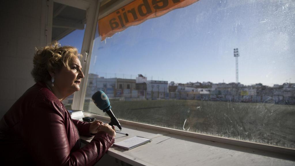 María Ruiz, directora de Radio Lebrija y locutora de fútbol durante 29 años.