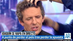 Joaquín Prat se rapa la cabeza tras perder una apuesta en 'AR'